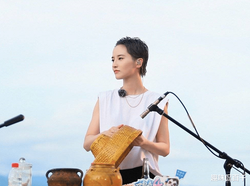 酷我|通过原创音乐比赛出道，华语乐坛新秀女歌手，电音风格是她最喜欢的