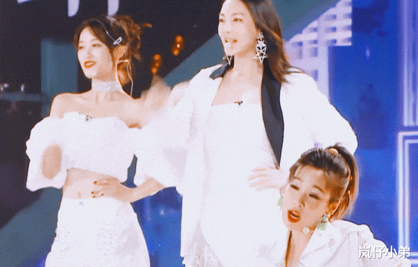 「乘风破浪的姐姐」《乘风破浪的姐姐》主题曲舞台曝光，全员造型抢眼，万茜站C位！