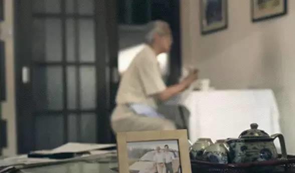 林俊的多姿生活 “圈养式养老”悄悄诞生，看似是为老人好，实际父母内心孤寂难熬