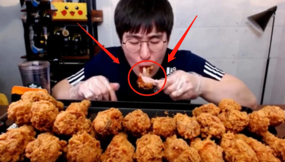「」大胃王挑战60个“鸡腿”，咬一口后却穿帮了，网友：吃不起别装！