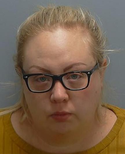 睹图|18岁男孩与32岁女子生下一子，照顾3年半发现自己并非孩子生父