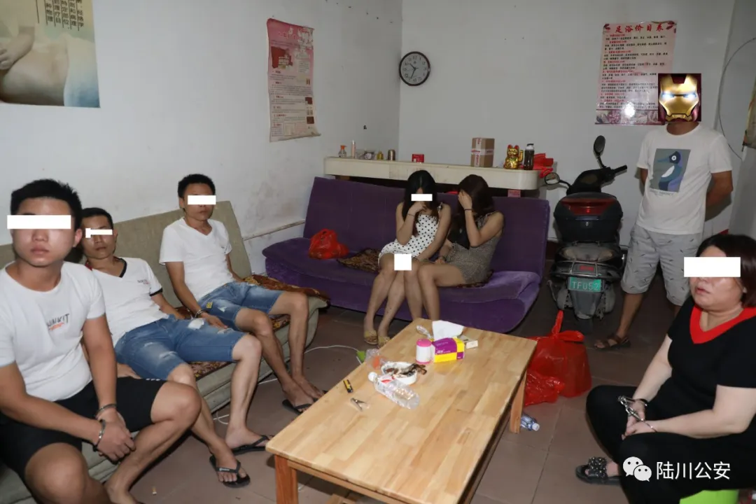 按摩|一夜之间！玉林突查30多家按摩场所，15人被拘留！