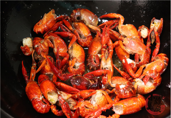 小龙虾@饭店的“蒜蓉小龙虾”为什么这么好吃？原来方法很简单，快学一学