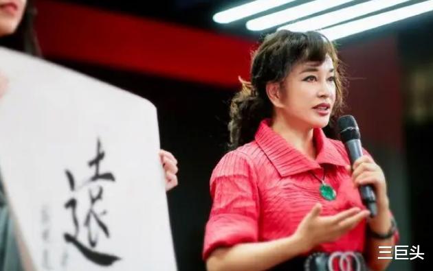 刘晓庆|刘晓庆新片杀青，65岁强扮18岁少女，看到定妆照后瞬间清醒