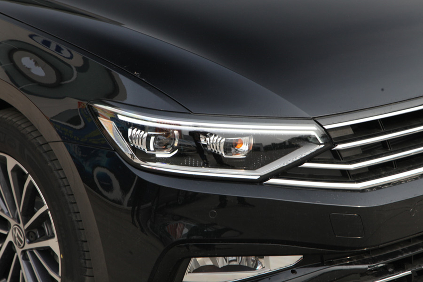 大众迈腾|大众良心车又降了！跌至14.79万，月销19858辆，迟早逼死凯美瑞