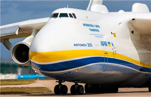 「安-225」美国70名专家秘密潜入乌克兰，安-225技术不保？专家：白跑一趟