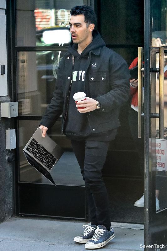 Google|新款MacBook Pro泄露，第三方应用将整合iOS与MacOS