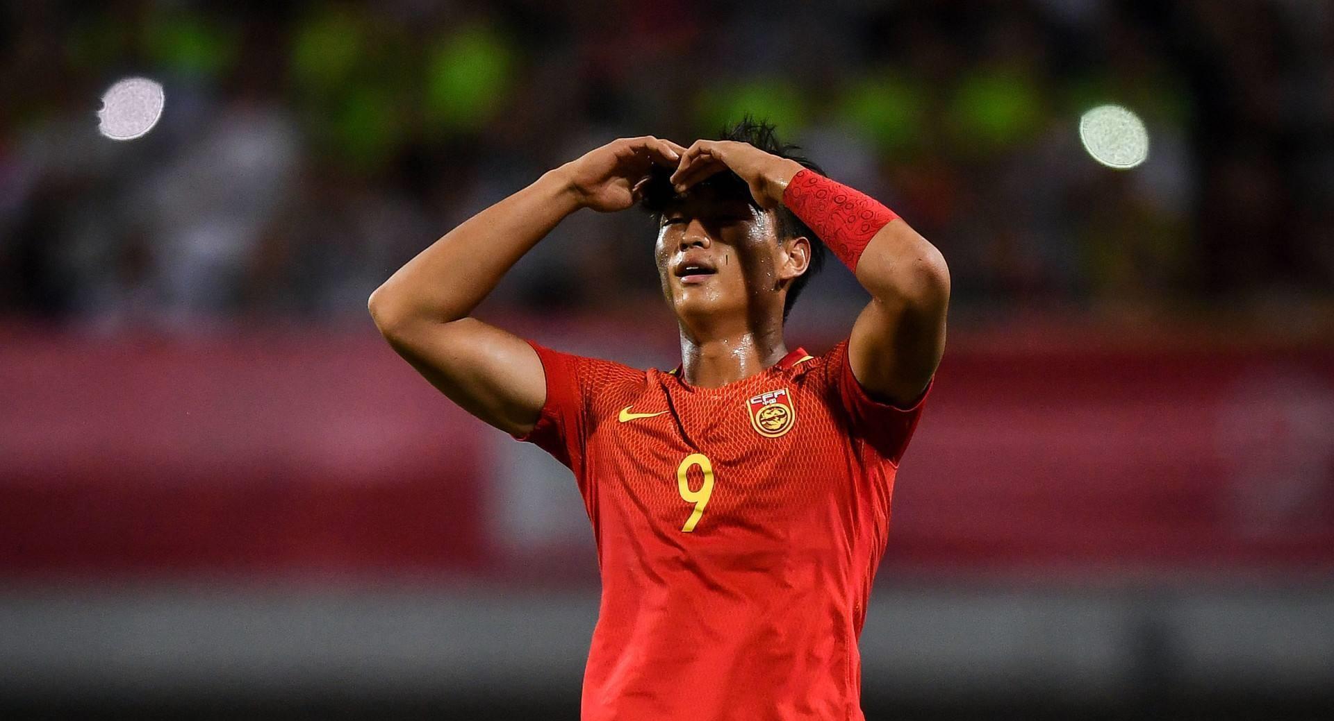 李霄鹏|14轮中超他仅首发1次，入选国足引发争议，接受采访疑暗贬李霄鹏