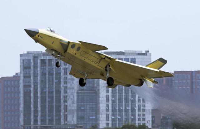 南部战区|歼20最新验证机试飞！涡扇15或已成熟，全新歼20B机动性超越F22