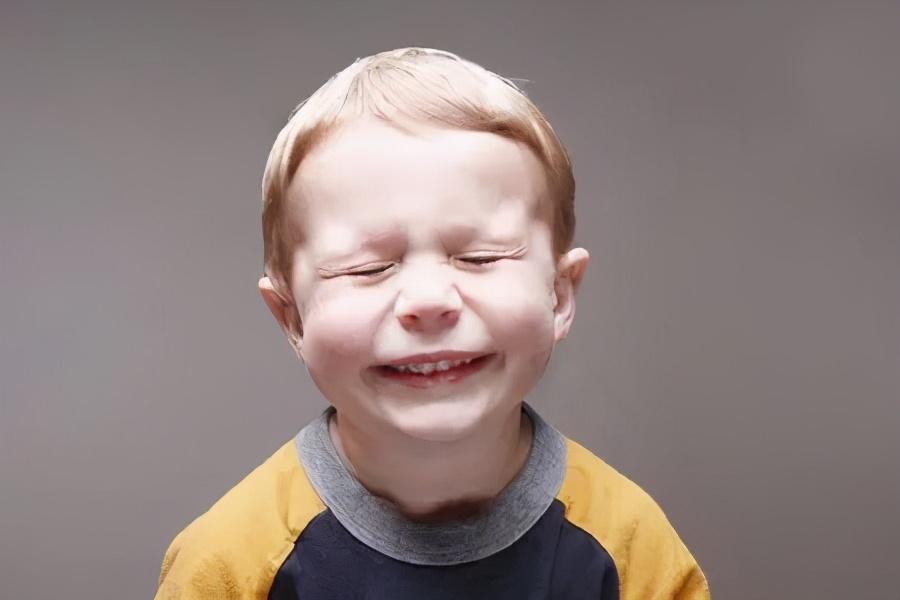 作文|小学生作文《爸爸的脚臭》火了，网友隔屏捂鼻：你的描写呛到我了