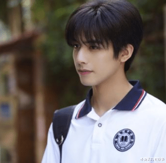 宋威龙|《以家人之名》:剧中凌霄深情专一,剧外21岁的宋威龙情史不简单