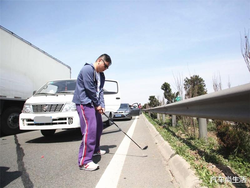 饵料|国庆高速拥堵，车主跳舞拉琴钓鱼打球，网友：还有人赚了上万呢！