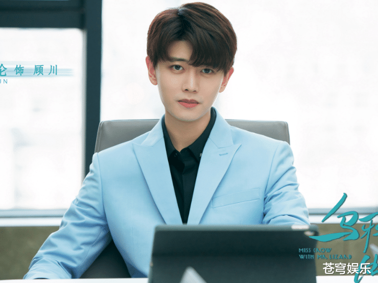 琉璃|任嘉伦新剧官博七夕更博，见到男女主超甜自拍照，这对cp我嗑定了