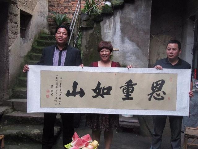 浙江省@浙江一女救济3名小乞丐，21年后乞丐变成富豪，携百万支票报恩