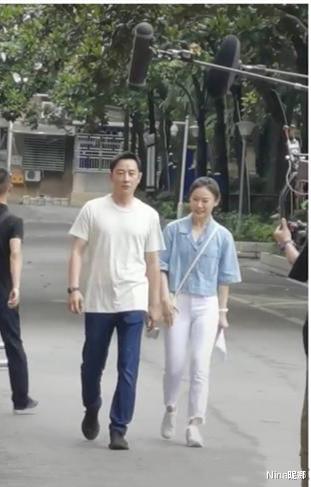 林青霞|罗晋当了爸也发福，40岁穿T恤牛仔裤像中年大叔，油腻大肚腩抢镜