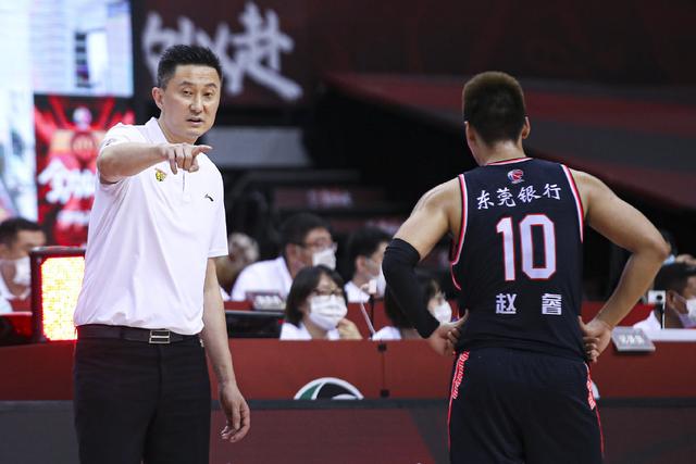 杜锋|威姆斯明明可以上场，为何杜锋宁可比分落后，也不使用他？