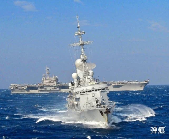 「潜艇」美英舰队与俄激烈对峙，神秘潜艇赶来扭转局势，美称此举绝不接受