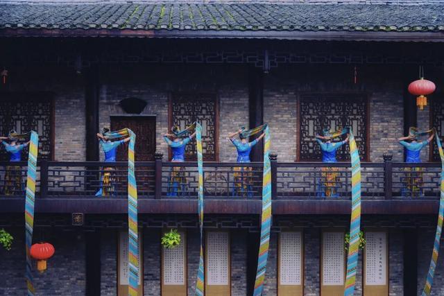 凤凰古城|凤凰古城旅游为何频频招黑？停车费真的很高吗？