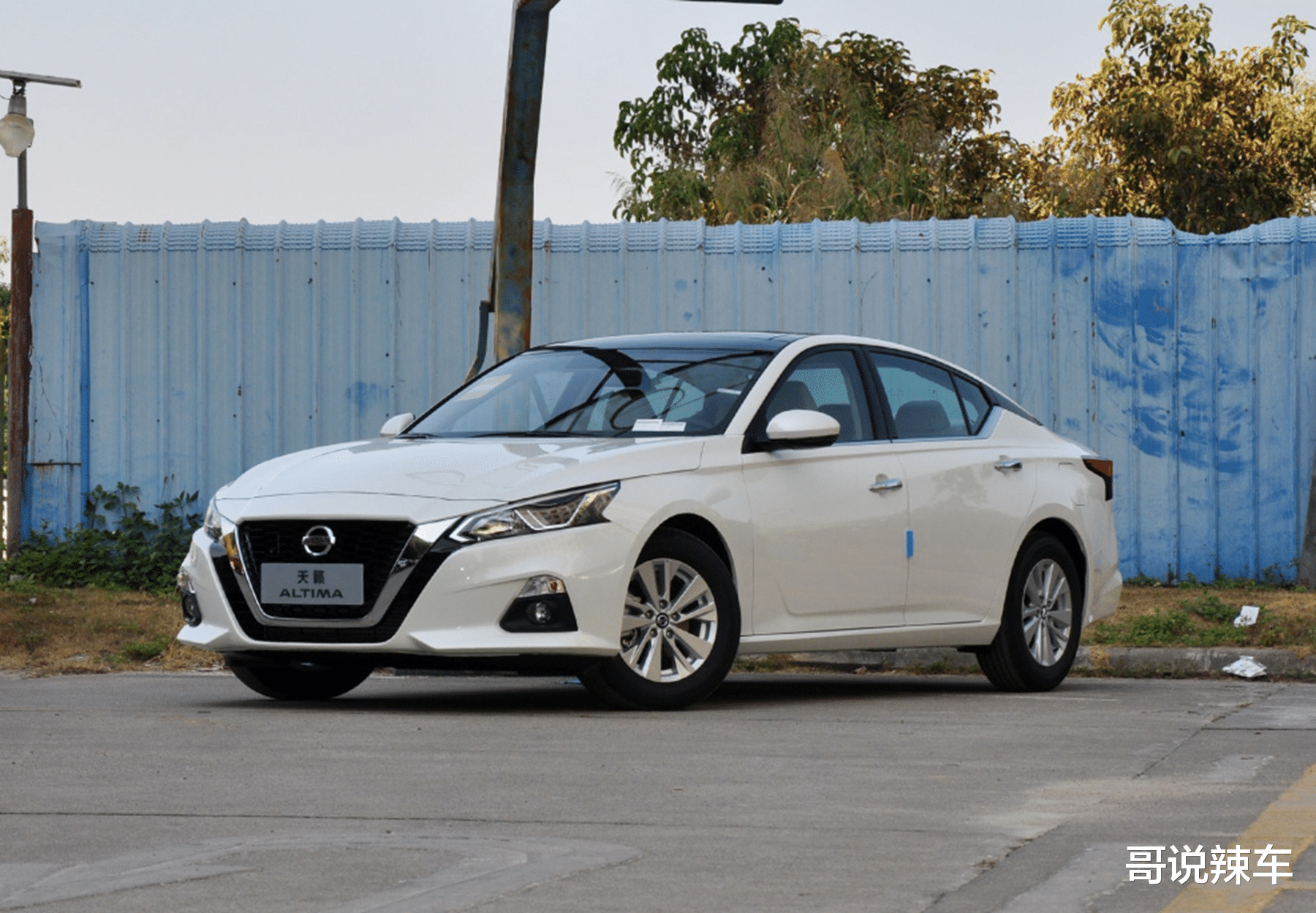 日产天籁|日产卖出“白菜价”，天籁跌至12万，30天狂甩10810台