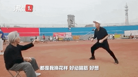 浙江老年报|一男子陪八旬母亲用擀面杖打球，央视主播看完发出灵魂拷问…