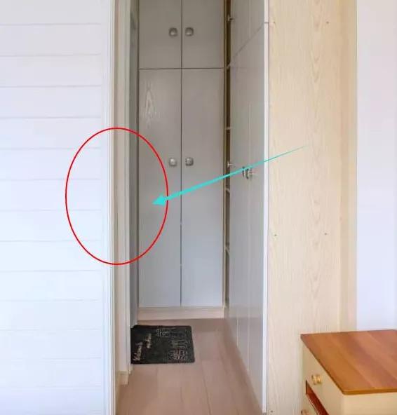 |老公硬把主卧做个“小改动”，打开柜门我愣了，这设计太用心了