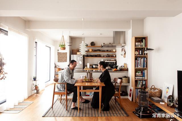 「」进门100双鞋挂墙,只打收纳架,日本夫妻100平家收纳控看了直呼爽