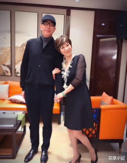 金牌■她是乒坛大魔王，烟酒不离身，22岁退役拿过56枚金牌，二婚再嫁1米9小鲜肉