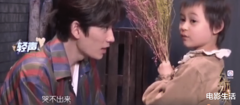 朱一龙▲《清平乐》里和王凯搭戏，戏外为朱一龙唱应援曲，小徽柔可爱出圈