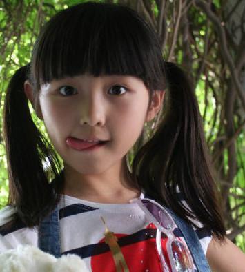 张子枫|这个01年小姑娘分明美如画，却不靠颜值靠实力，仅用13天就赚3亿