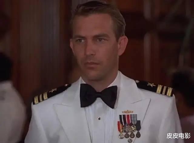 「与狼共舞」片长4小时，票房破20亿！上映时影院爆满，有人宁可站着也要看完