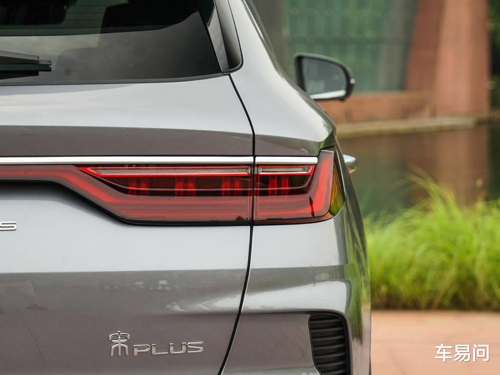 比亚迪|现在比亚迪真有点高攀不起，大灯玩的比奥迪牛，内饰质感直追奔驰