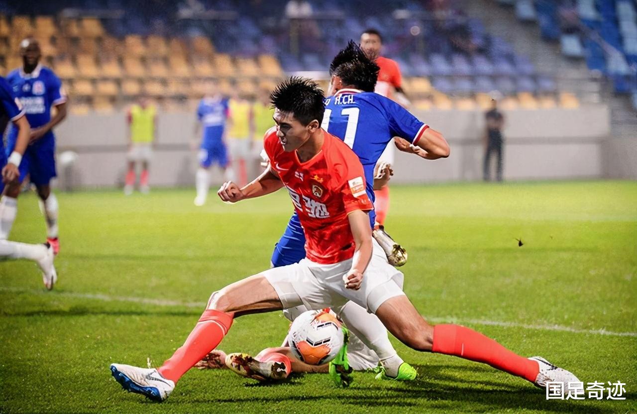 广州恒大|恒大赛季最大发现！20岁新星获名宿盛赞：他应入国足搭档蒋光太