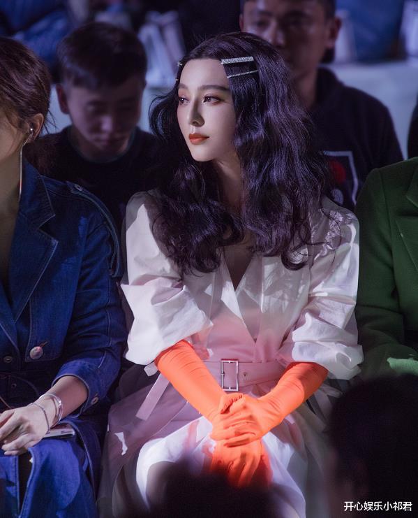 范冰冰@范冰冰复出有多难? 整个人瘦出骨感，穿的鞋子都比腿“粗”