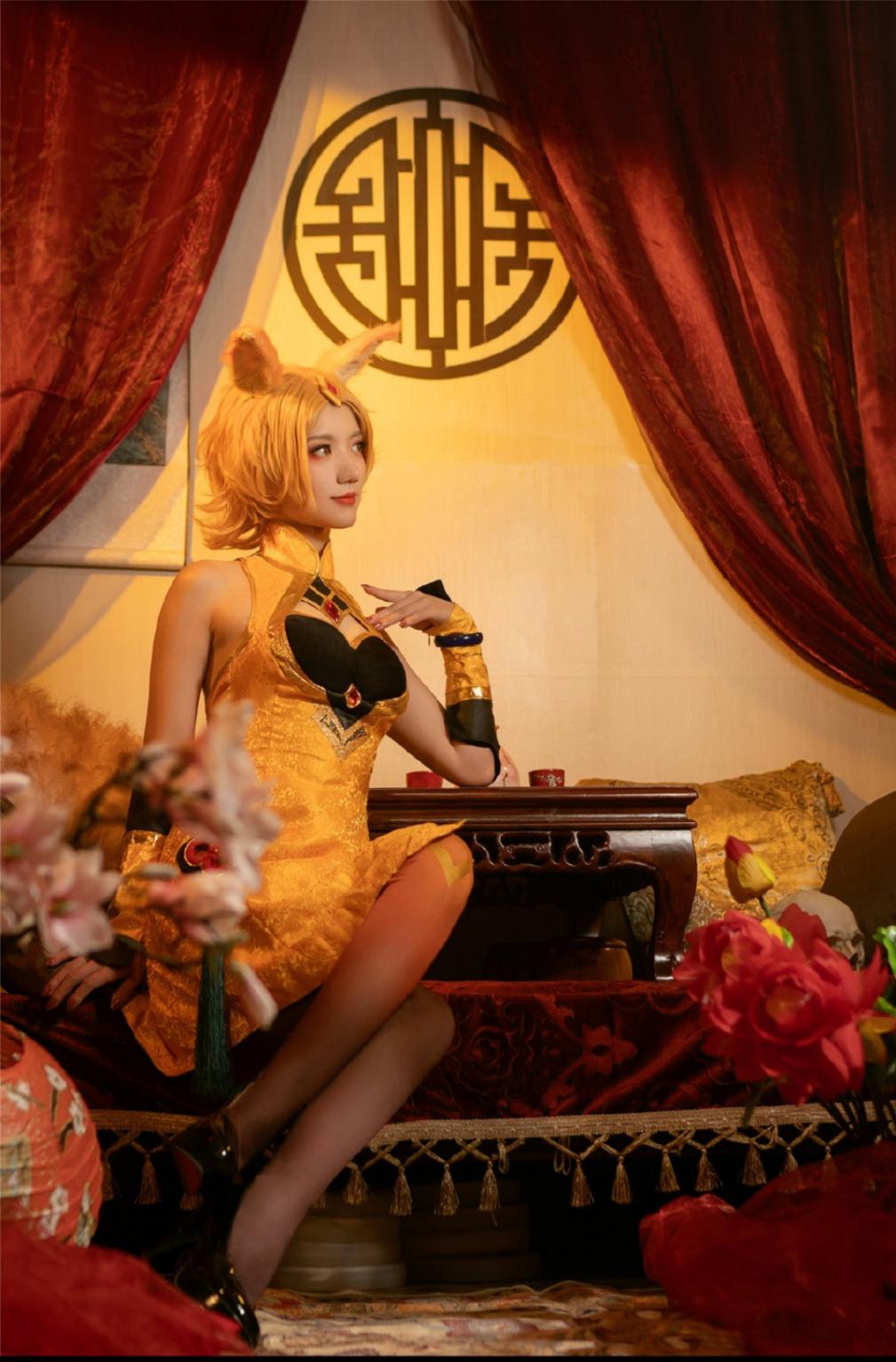 「妲己」王者荣耀：：妖气十足！梦幻妲己COS上线，谁不喜欢金发妹妹呢