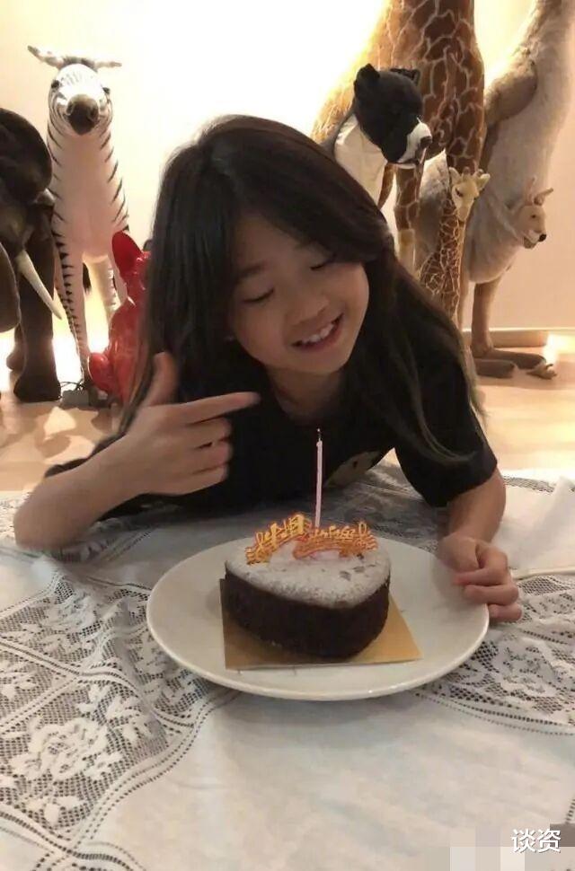 曹格|曹格晒Joe近照,12岁已长小胡子,撞脸易烊千玺颜值高