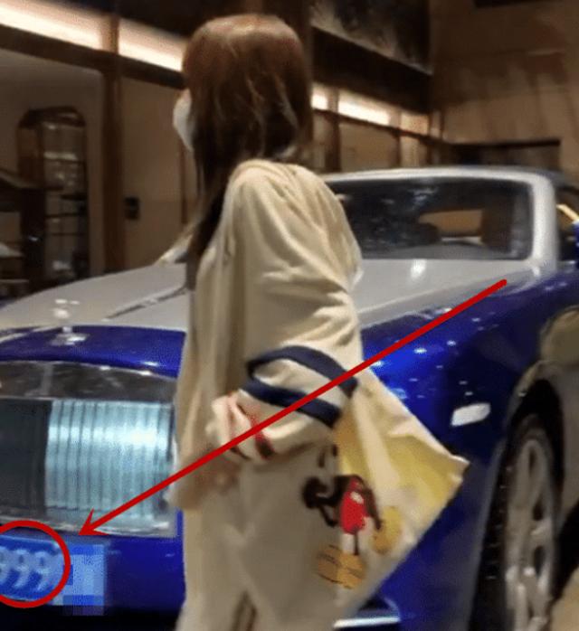 #劳斯莱斯#杭州一集团千金开劳斯莱斯现身街头，车牌999，但依然没车主“养眼”