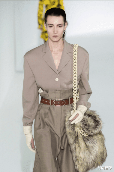 短发|短发平胸的刘雨昕代言内衣,不行?