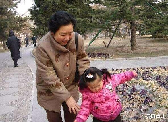 张子枫|双胞胎女孩高考就差5分，10年后人生却天差地别，妈妈：都怪我