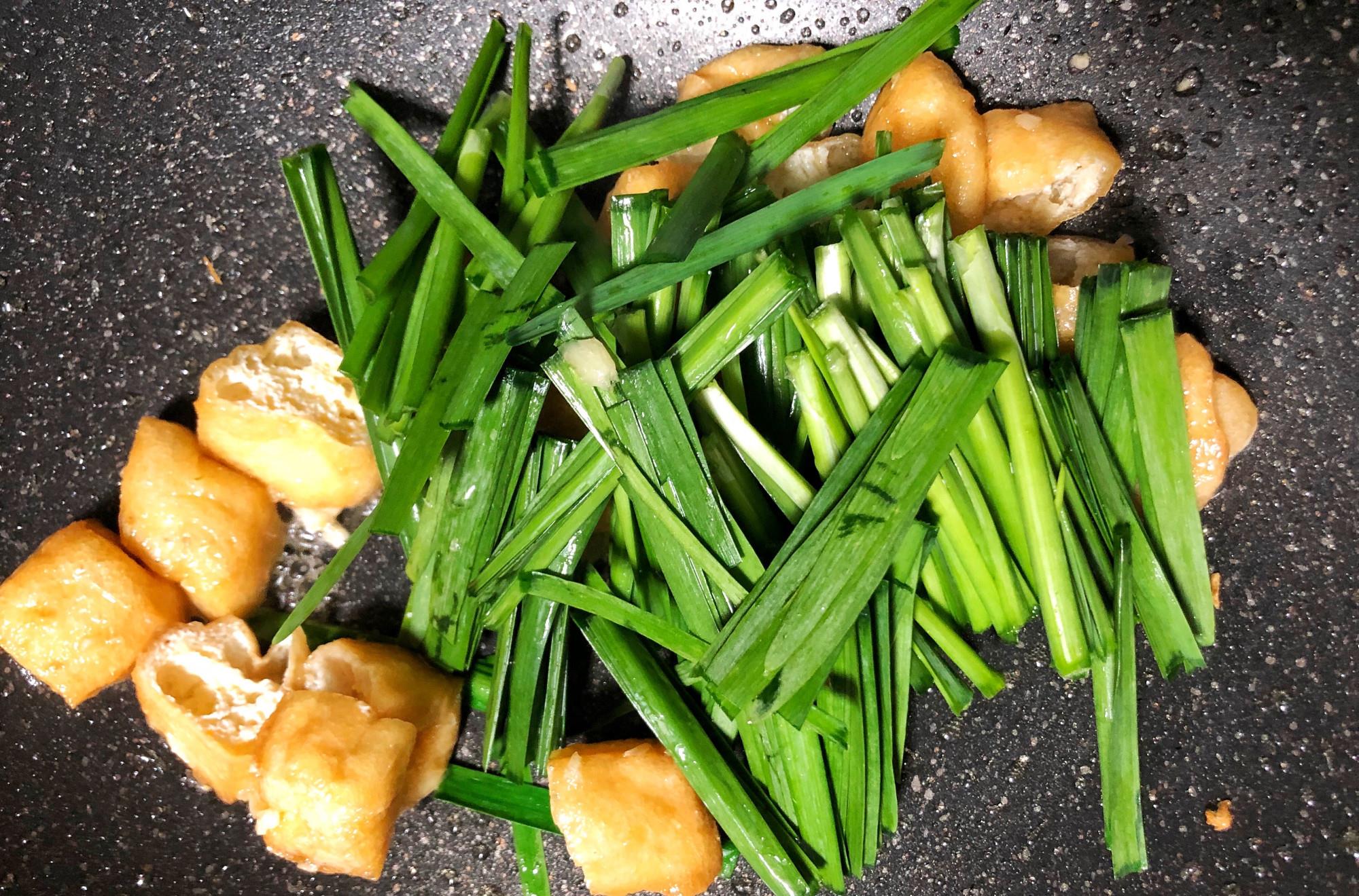 「豆腐」这菜才6元一斤，满满的蛋白质，焖一锅鲜香入味，次次吃光