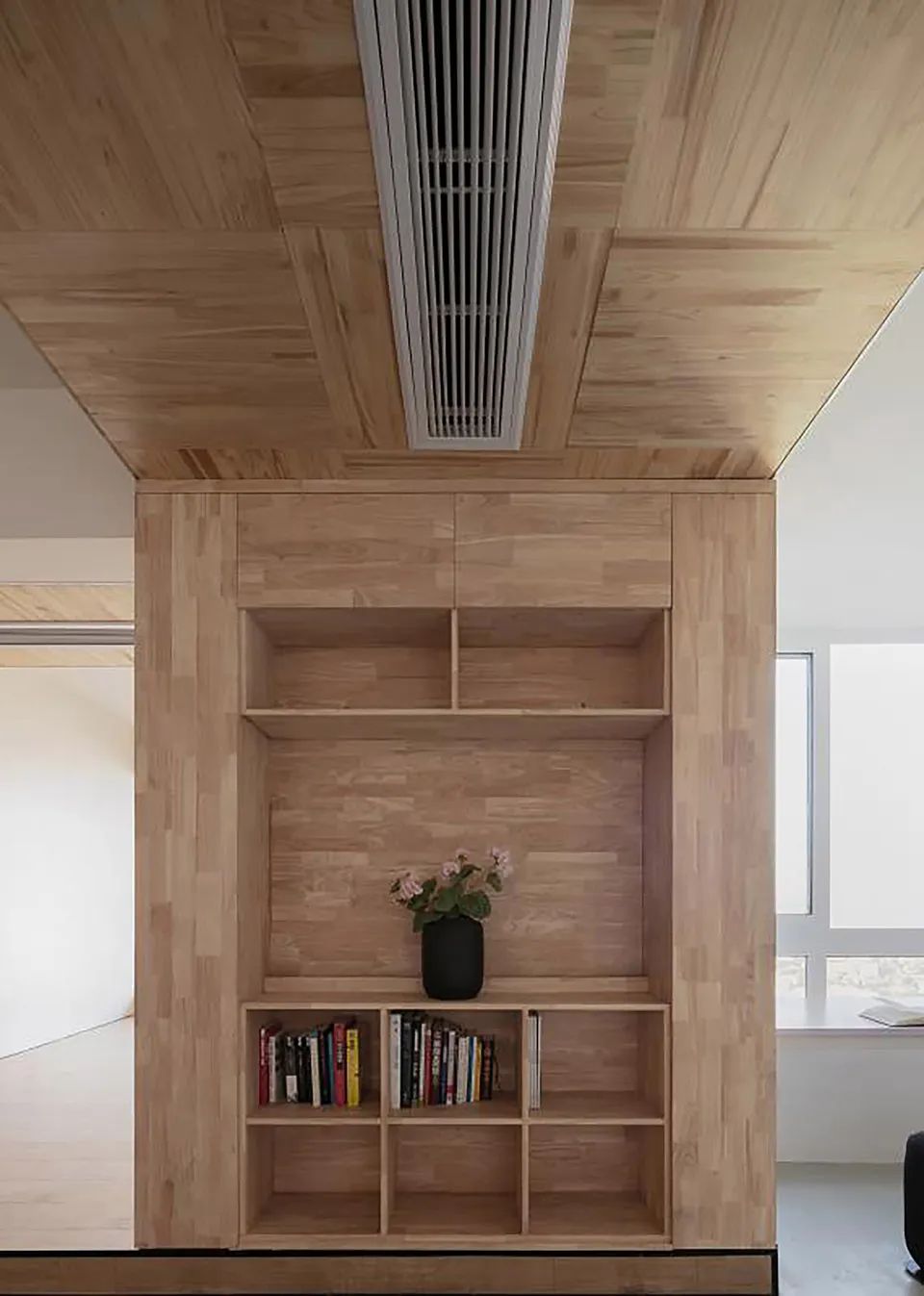 []130平的新房大胆装修，客厅不要电视墙，承载着女主人的瑜伽梦