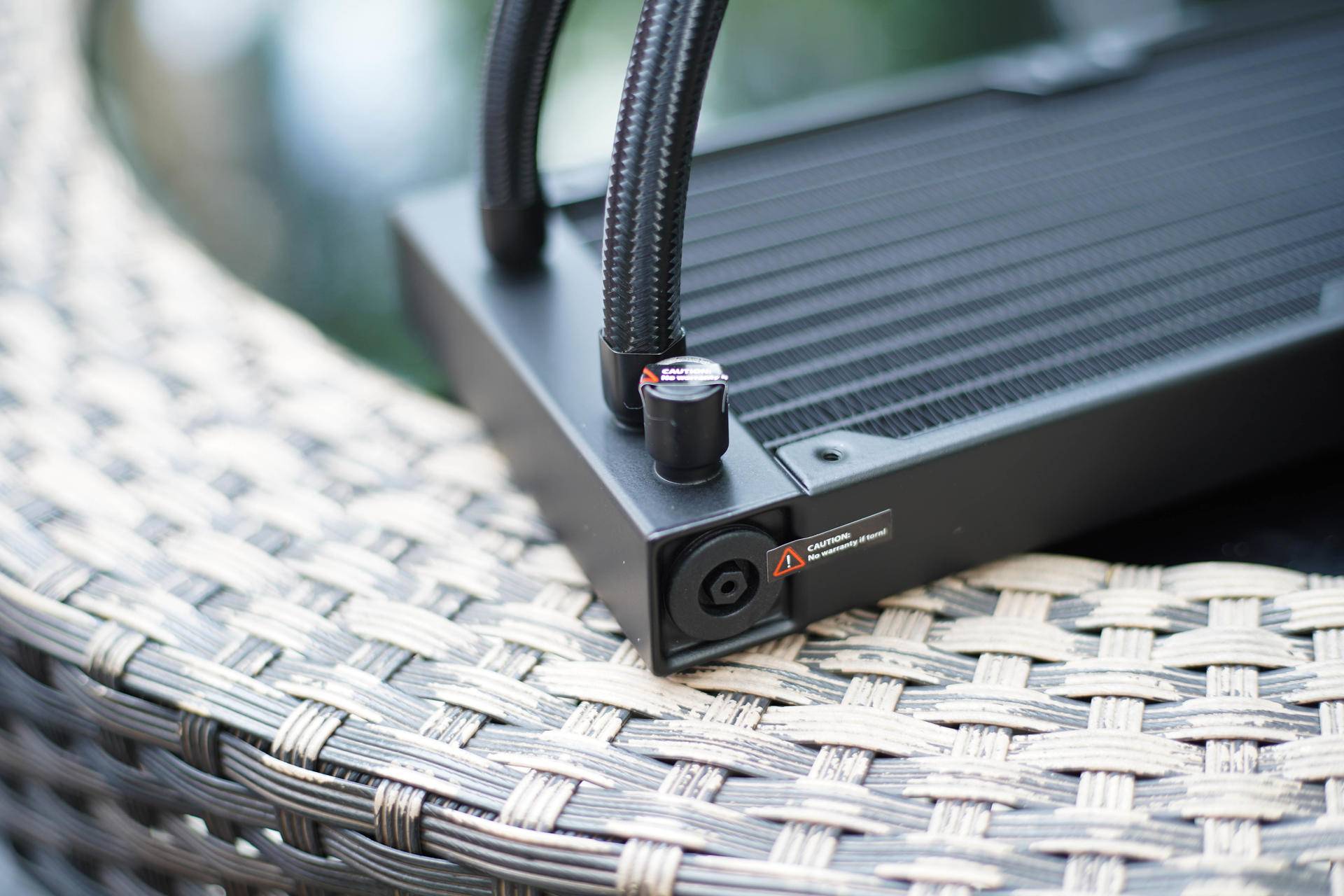 创业|风扇换水冷立竿见影！机箱颜值拉满不漏液，堡垒240开箱体验