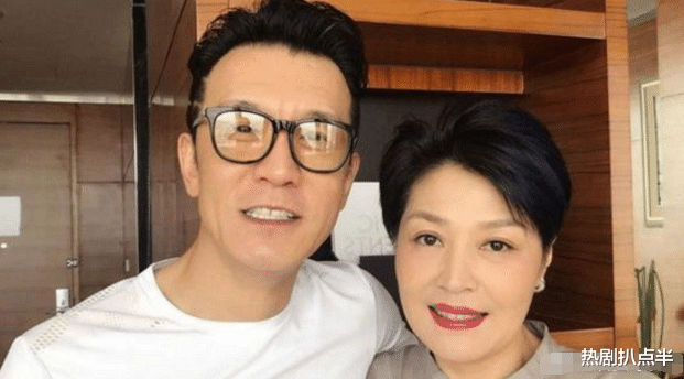 李咏■李咏去世两年，17岁女儿考入名校成章泽天师妹，学费一年近50万