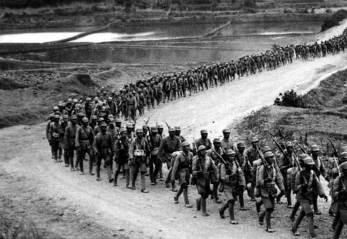 [开国元勋]河南农民去世，子女在遗物中发现\废纸\，开国大将亲颁的特等功臣