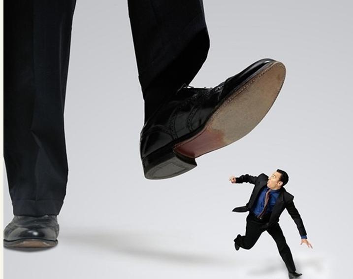 退休|如果你被上级当众打了一耳光，要不要当时打回去？