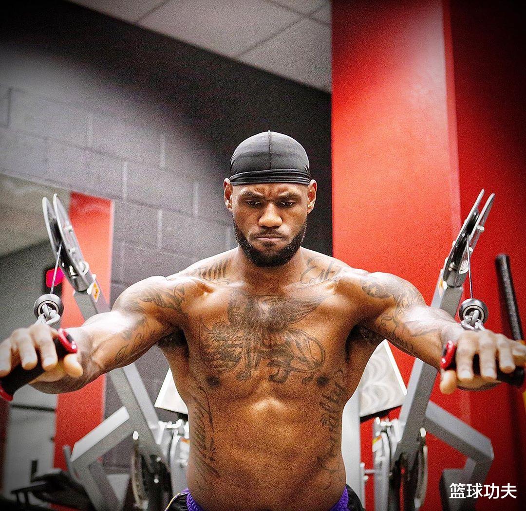 勒布朗·詹姆斯■太豪了 3.5亿豪宅，詹姆斯：这房子卖吗！球迷：浓眉哥买起来吃力！