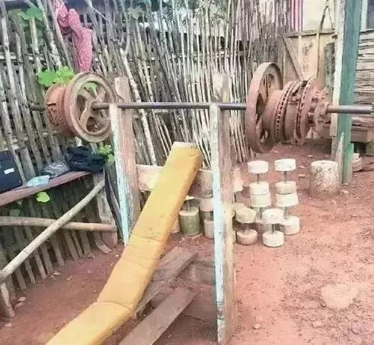 健身|这可能是中国最破健身房，他们却用废铜烂铁练出一身肌肉