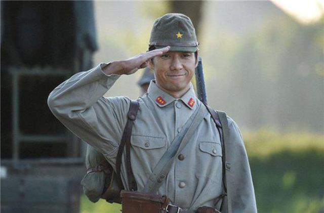 【台湾】14岁被抓当壮丁，长官逃跑将妻儿托付给他，他照顾了66年一生未婚