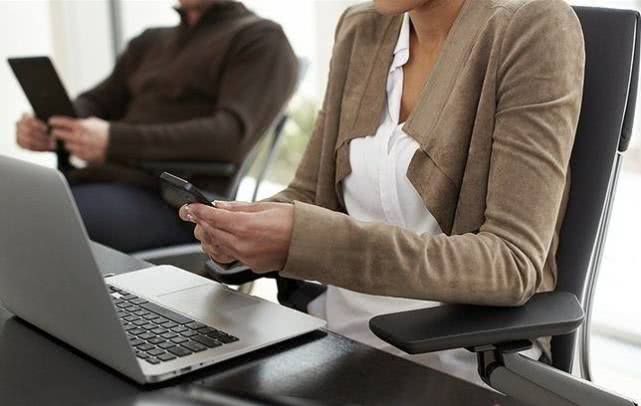 手机“老化”的3个信号，一出现得趁早换新机，否则太影响使用