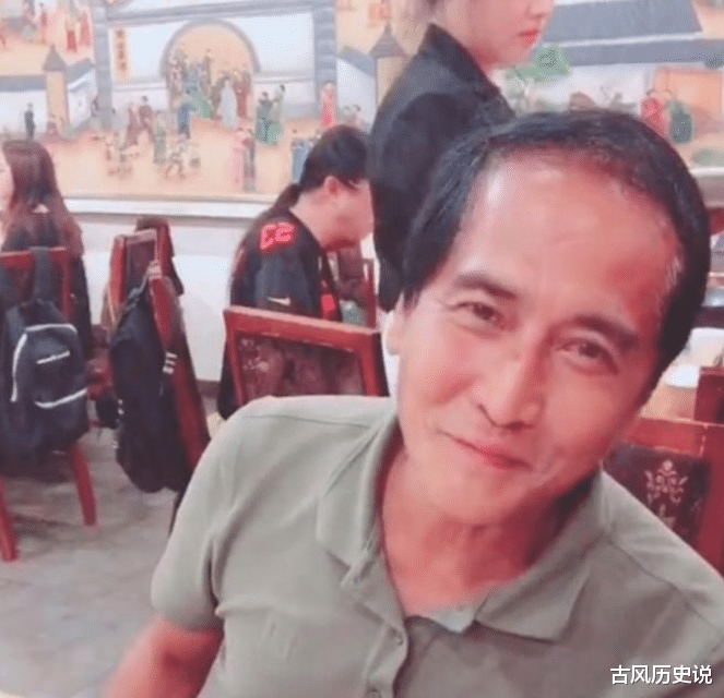 齐秦：60岁齐秦皮肤黝黑严重秃头，当年的浪子成邋遢“老头”