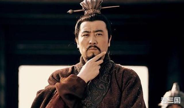 「吕布」曹操犹豫是否处死吕布时，身旁明明站着郭嘉，为何偏要问刘备？